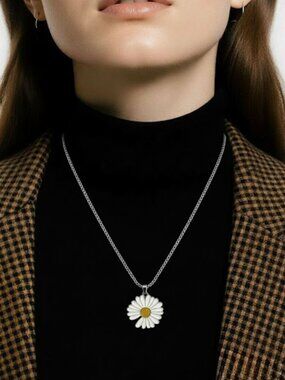 Whimsical Daisy Pendant Necklace | Nature-Inspired Floral Jewelry NWT